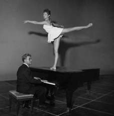 brigitte_bardot_piano_53767541