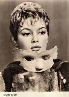 Brigitte Bardot in En effeuillant la marguerite (1956)