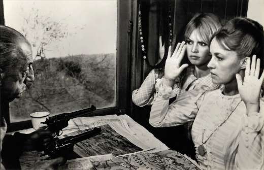 Jeanne Moreau and Brigitte Bardot in Viva Maria (1965)