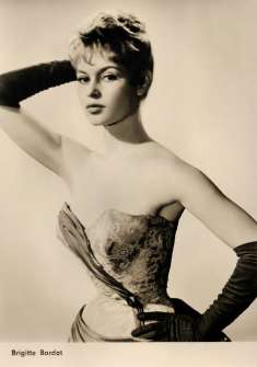 Brigitte Bardot in En effeuillant la marguerite (1956)