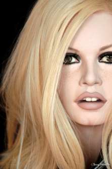 Brigitte Bardot sculpture in resin : new makeup